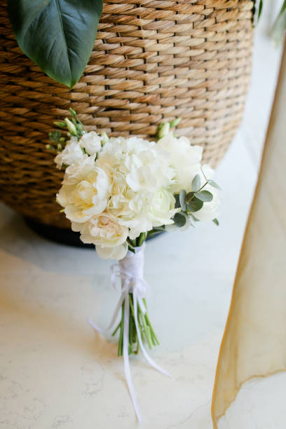 WHITE + GREEN POSY BOUQUET