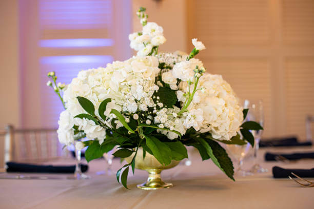 WHITE + GREEN CENTERPIECE