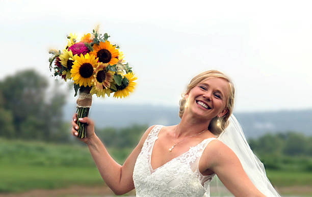 VIBRANT + COLORFUL BRIDAL BOUQUET