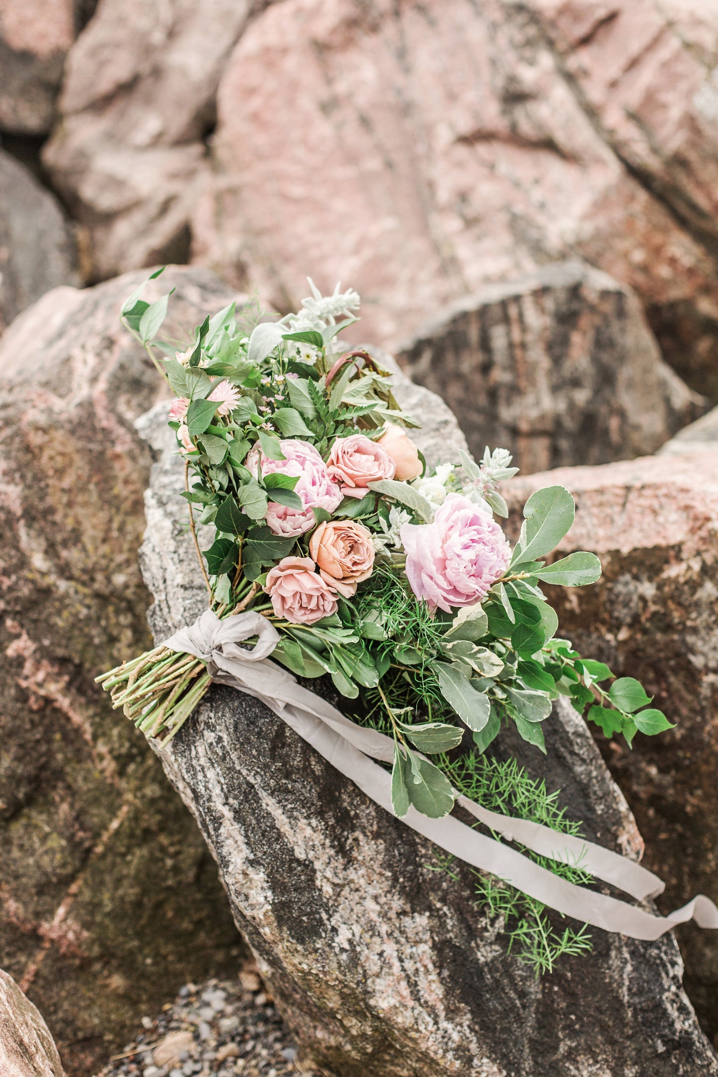 SOFT + PRETTY BRIDAL BOUQUET